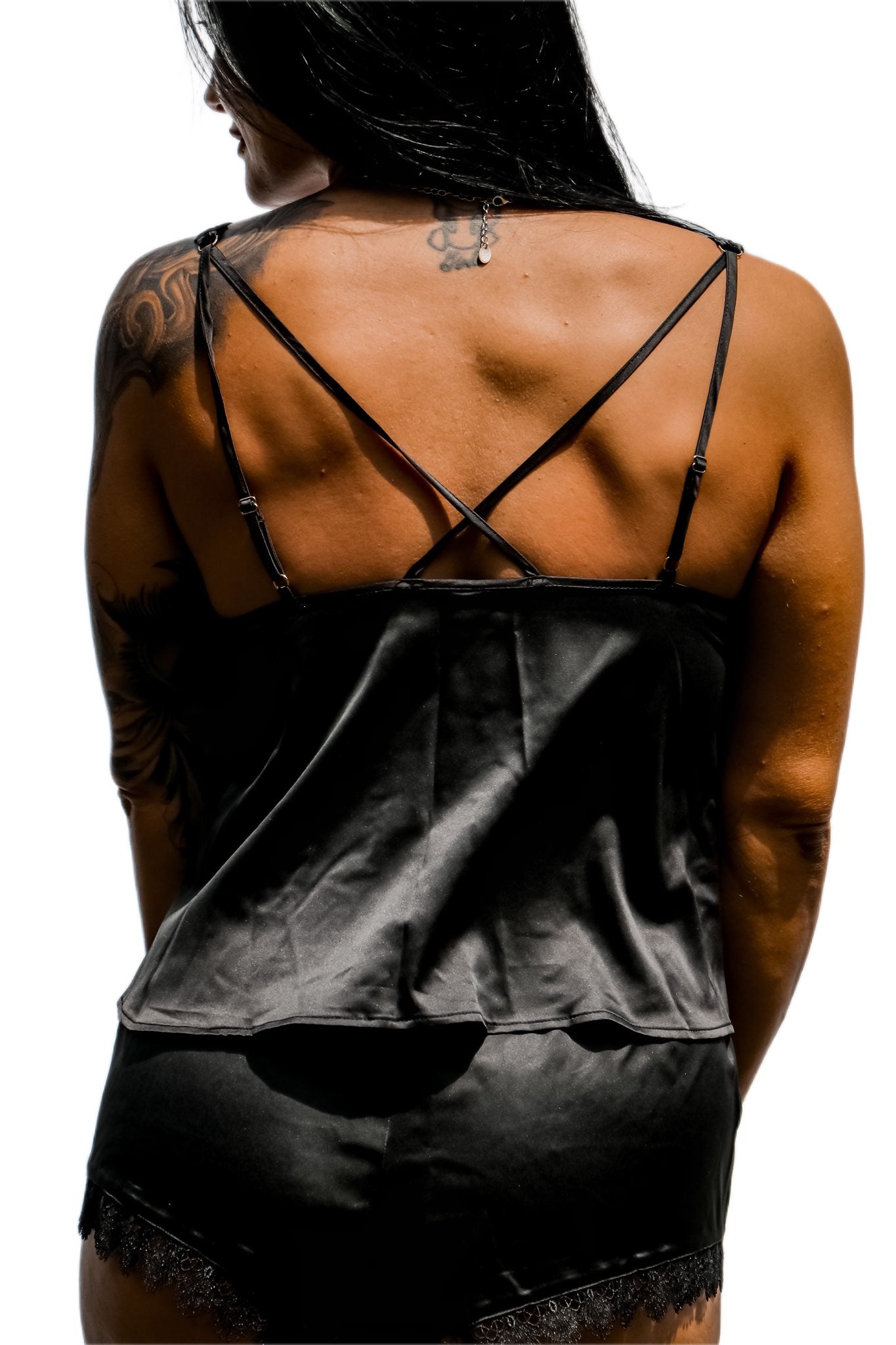 Conjunto de pantalones cortos y camisola con lazo delantero en negro de Wolf & Whistle