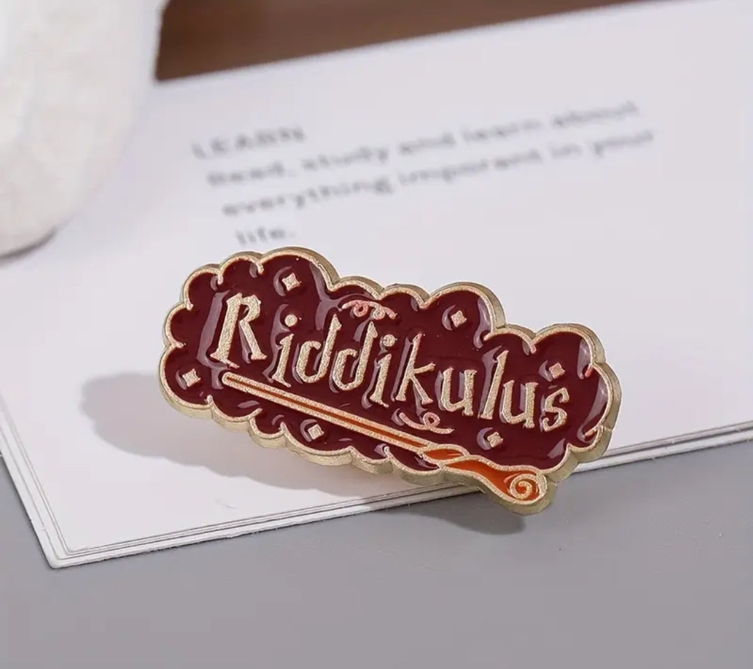 Riddikulus Pin