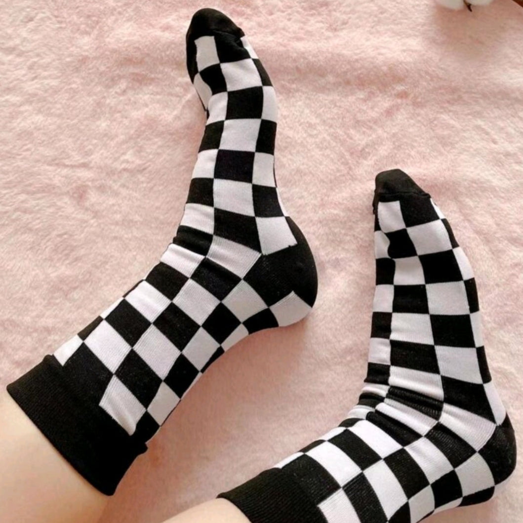 Women Checkered Print Casual Crew Socks